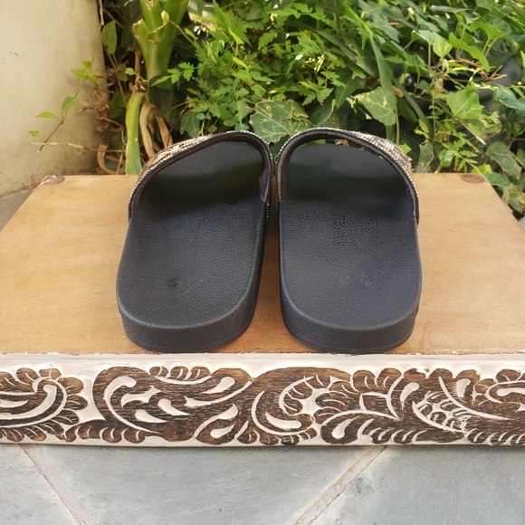 Casual Chic True Religion Crystal Leopard Slides - Picture 8 of 9